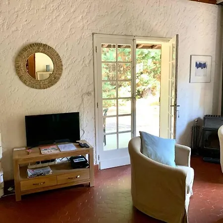 Holiday home Belle Maison Familiale Independante Avec Jardin. *