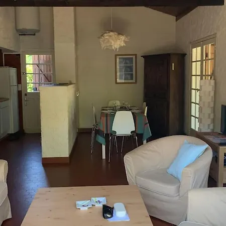 Holiday home Belle Maison Familiale Independante Avec Jardin. *